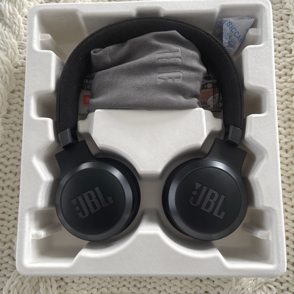JBL Live 675NC Noise Cancelling Headphones - Black